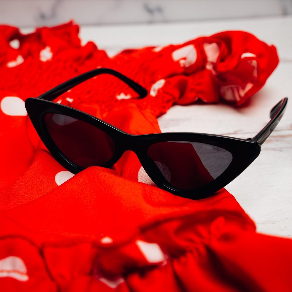 Black retro vintage triangle sunglasses for kids